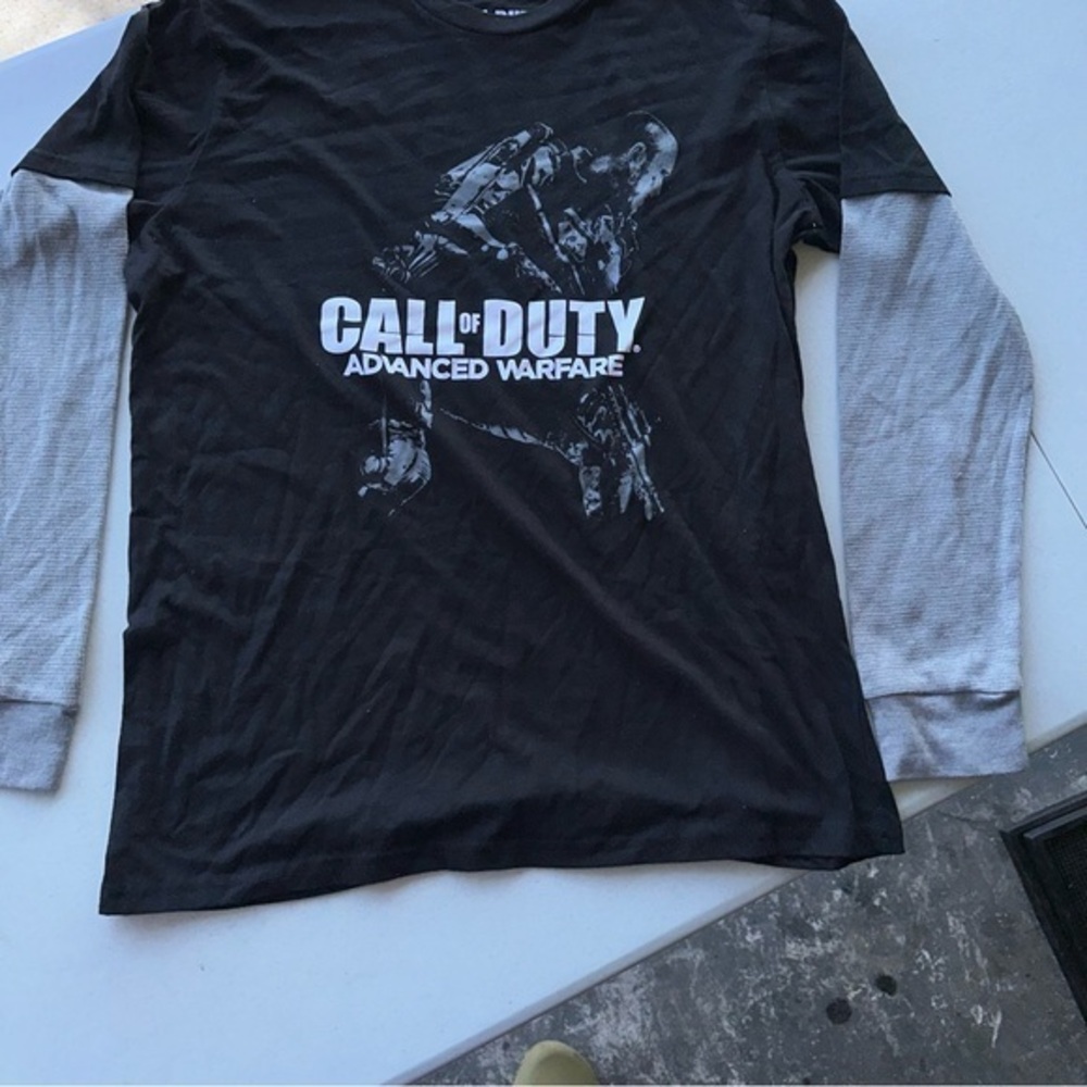 SLIGHTLY USED CALL OF DUTY ADVANCED WARFARE LONG SLEEV T-SHIRT SIZE M